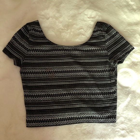 Black and white crop top - Picture 2 of 3